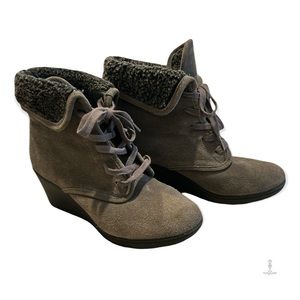 White Mountain gray cuffed wedge boots